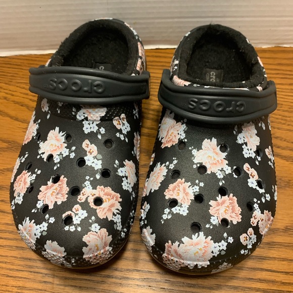 CROCS Floral Slippers Black and Pink with lining to keep you warm. Woman’s 6 - Picture 2 of 12